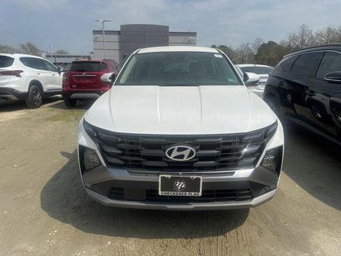 Used 2025 Hyundai Tucson SE image 3