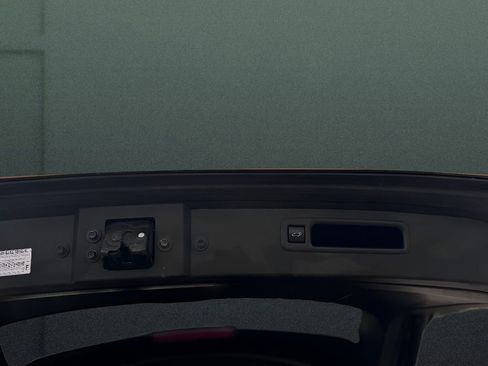 Used 2021 Toyota Highlander XLE image 28