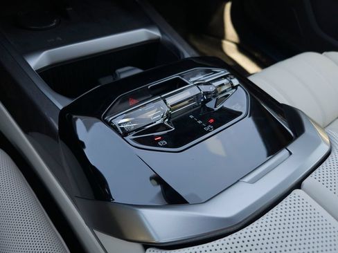 New 2027 BMW 740i w/ Executive Package RWD image 9