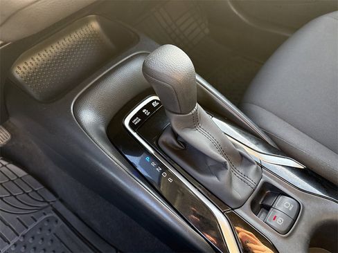 Used 2022 Toyota Corolla LE image 29