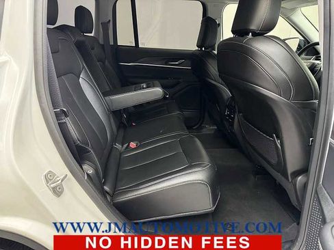 Used 2023 Jeep Grand Cherokee Limited w/ Black Appearance Package image 17