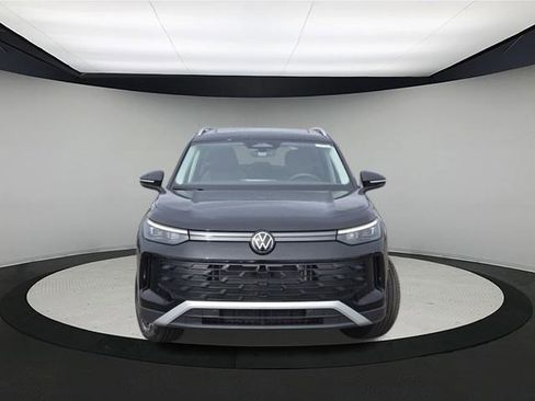 New 2026 Volkswagen Tiguan SE image 2