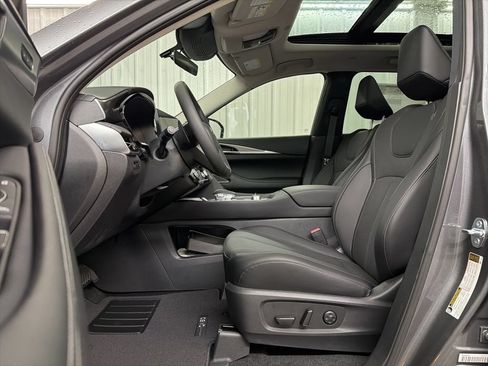 Used 2026 INFINITI QX60 Pure w/ Cargo Package FWD image 12