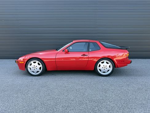 Used 1989 Porsche 944 Coupe image 2