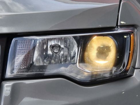 Used 2020 Jeep Grand Cherokee Altitude image 14