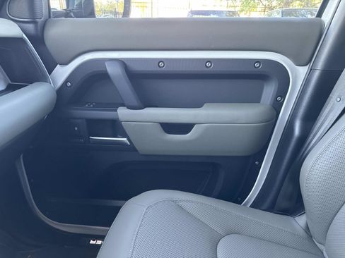 Certified 2025 Land Rover Defender 110 X-Dynamic SE image 23