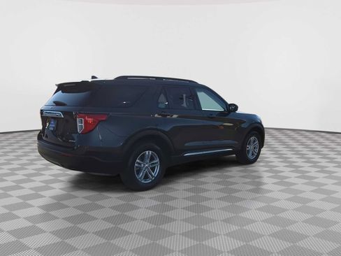 Used 2023 Ford Explorer XLT AWD/4WD image 8