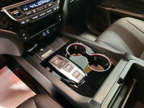 Used 2025 Honda Passport Black Edition image 17