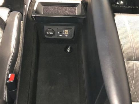 Used 2021 Lexus LS 500h image 33
