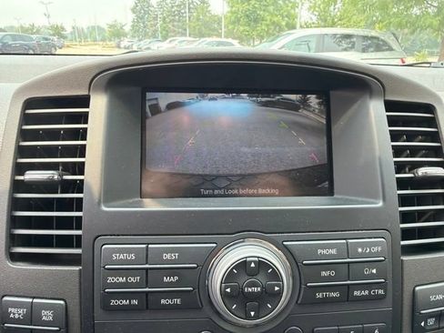 Used 2010 Nissan Pathfinder LE w/ Navigation Pkg AWD/4WD image 19