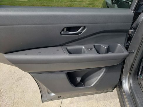 Certified 2025 Nissan Pathfinder SV image 17