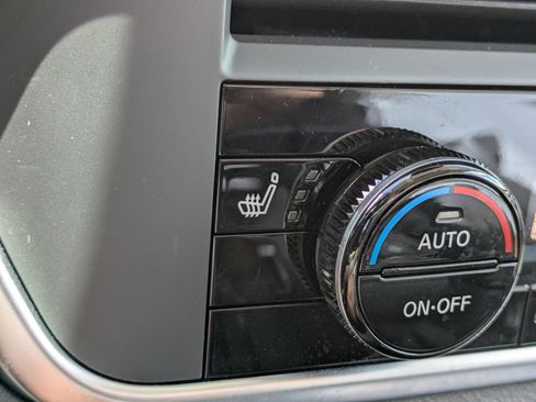 Used 2025 Nissan Rogue SV w/ SV Premium Package FWD image 27
