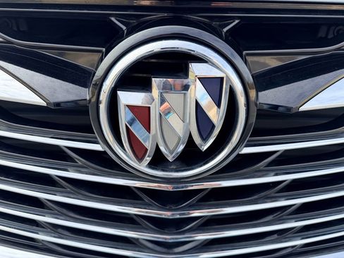 Used 2024 Buick Enclave Essence image 23