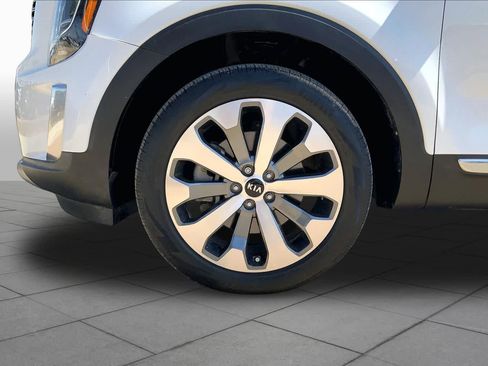 Used 2020 Kia Telluride EX w/ EX Premium Package FWD image 11