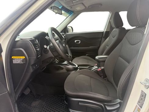 Used 2016 Kia Soul FWD image 10