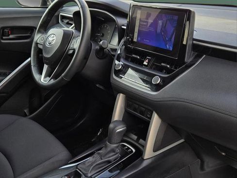 Used 2024 Toyota Corolla Cross LE FWD image 7