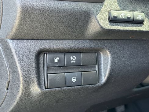 Used 2020 Nissan Leaf SV w/ SV Technology Package FWD image 17