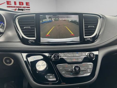 New 2026 Chrysler Pacifica Select AWD/4WD image 18