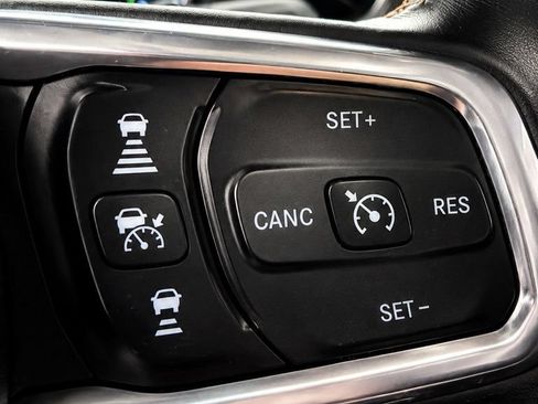 Used 2022 Jeep Wrangler Unlimited Sahara AWD/4WD image 35