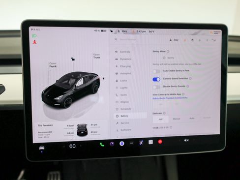 Used 2023 Tesla Model Y Performance image 37