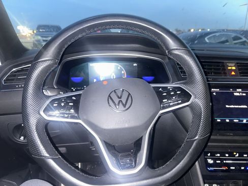 Used 2022 Volkswagen Tiguan SE R-Line image 13