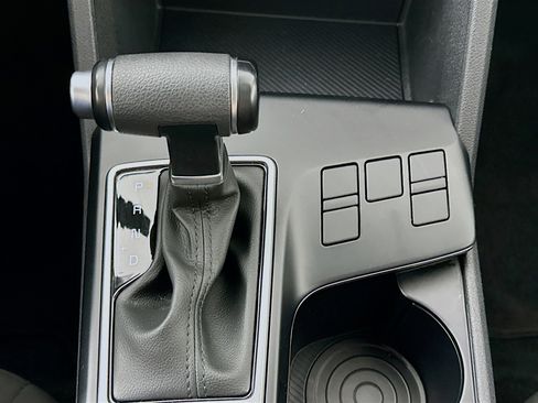 Used 2025 Kia Sportage LX FWD image 23
