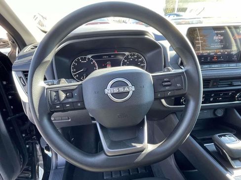 Used 2025 Nissan Rogue S image 17