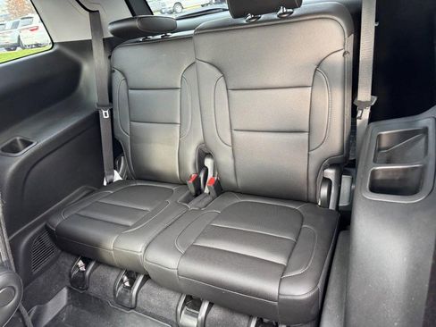 Used 2023 GMC Acadia SLT w/ Elevation Edition image 15