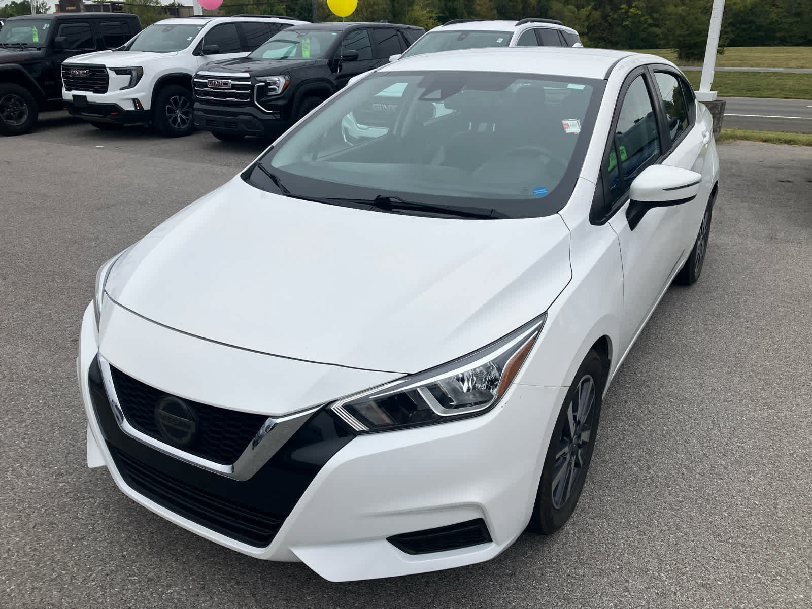 Used 2020 Nissan Versa SV FWD image 3