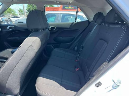 Used 2025 Hyundai Venue SEL FWD image 17