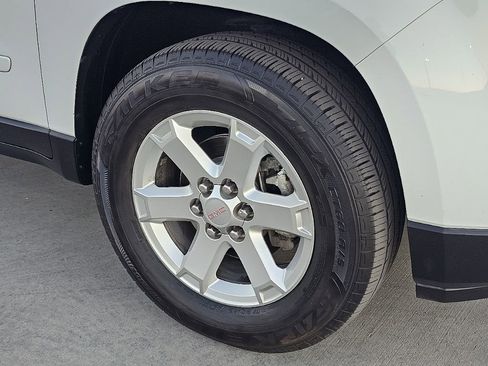 Used 2016 GMC Acadia SLE image 9