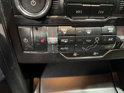 Used 2018 Ford Explorer XLT w/ Equipment Group 202A image 33