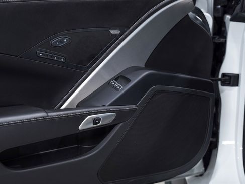 Used 2016 Chevrolet Corvette Z06 w/ 3LZ Preferred Equipment Group image 28