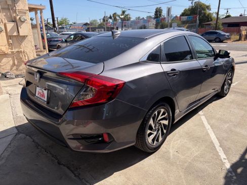 Used 2018 Honda Civic EX image 5