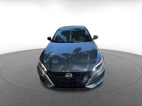 Used 2025 Nissan Altima 2.5 SV FWD image 3