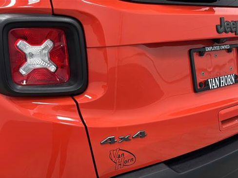 Used 2021 Jeep Renegade Latitude AWD/4WD image 35