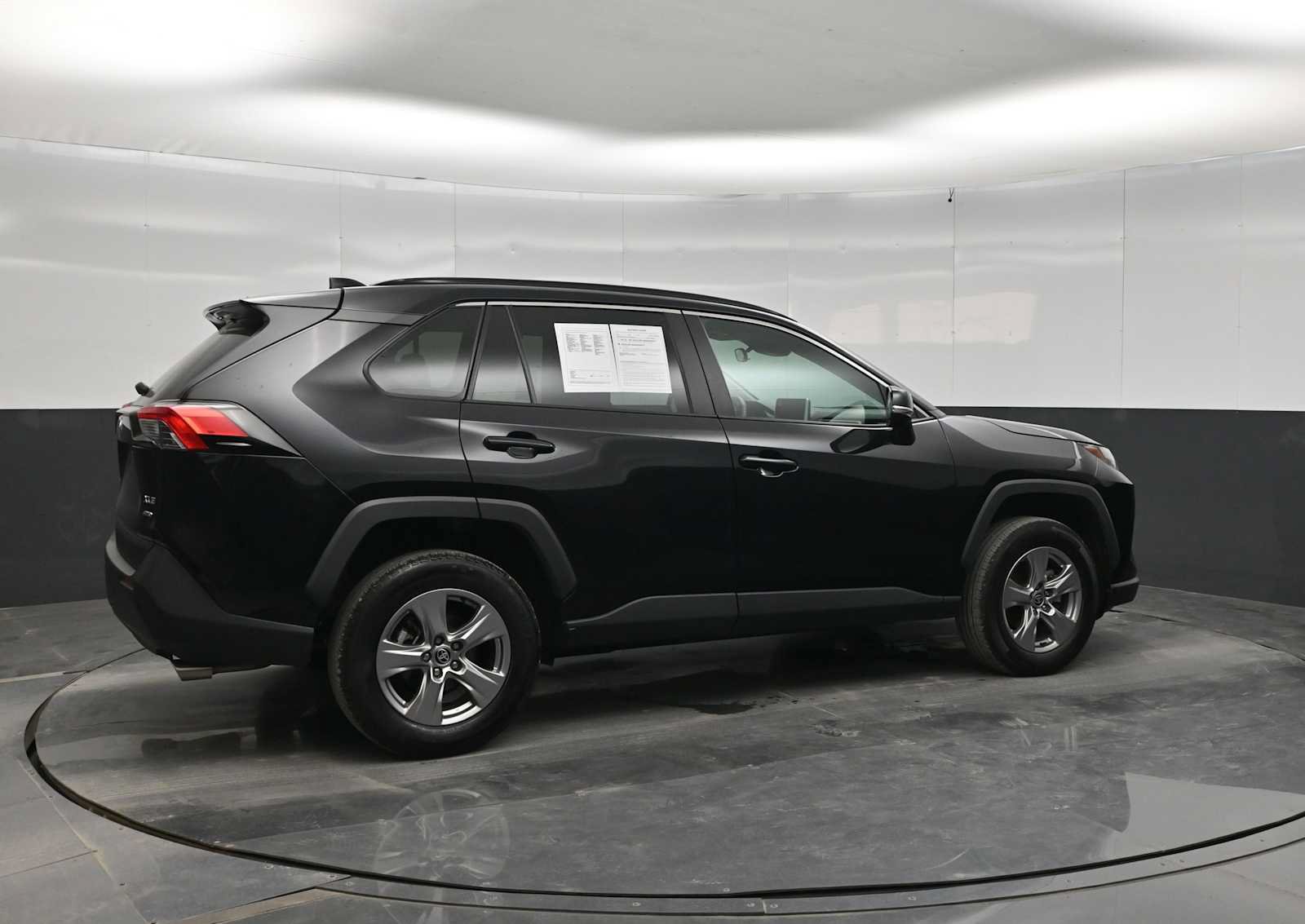 Used 2025 Toyota RAV4 XLE AWD/4WD image 8