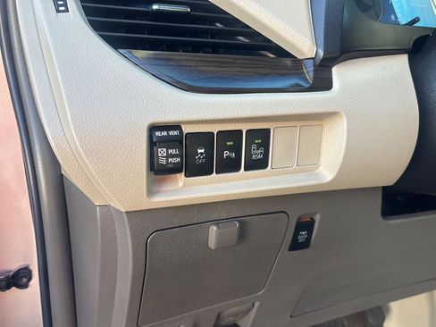 Used 2016 Toyota Sienna XLE w/ XLE Navigation Package image 12