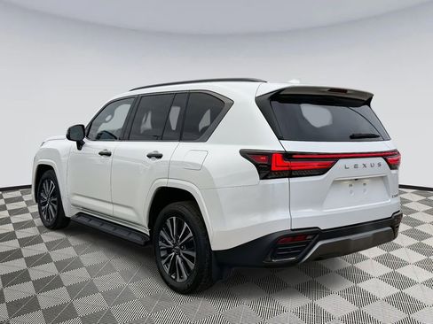 Used 2023 Lexus LX 600 Premium w/ Mark Levinson image 4