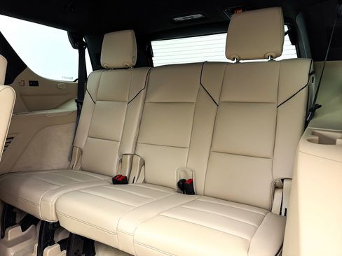 Used 2023 Cadillac Escalade Premium Luxury image 45