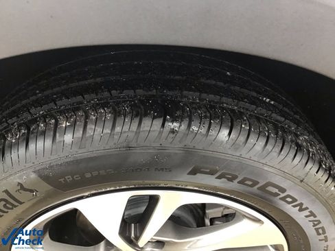 Used 2022 Buick Envision Essence w/ Safety Package image 46