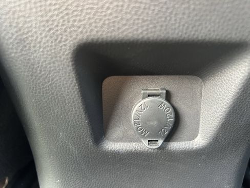 Certified 2021 Toyota RAV4 LE AWD/4WD image 19