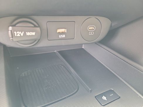 Certified 2025 Hyundai Elantra Limited FWD image 30