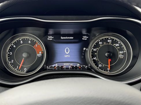 Used 2022 Jeep Cherokee Limited image 11