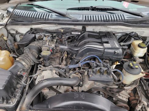 Used 2005 Ford Explorer Sport XLS image 7