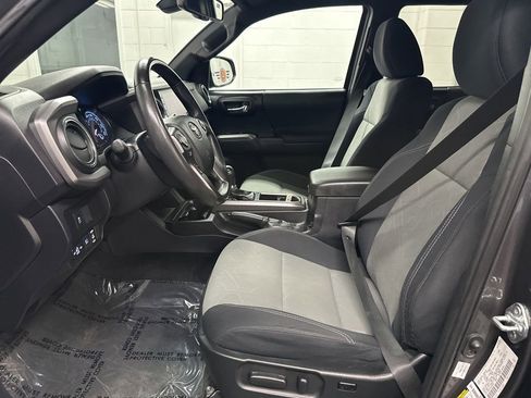 Used 2021 Toyota Tacoma TRD Off-Road w/ Technology Package image 22