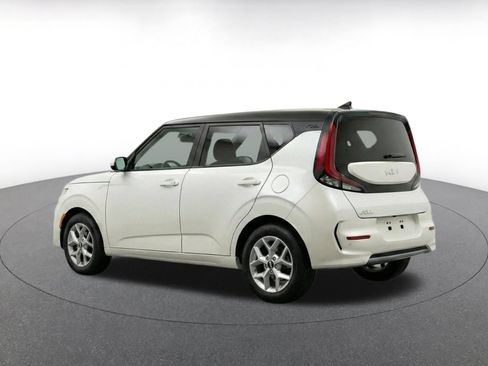 Used 2025 Kia Soul LX w/ LX Technology Package FWD image 7