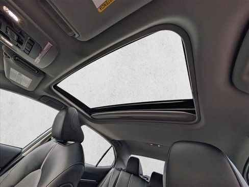 Used 2022 Toyota Camry XSE image 16