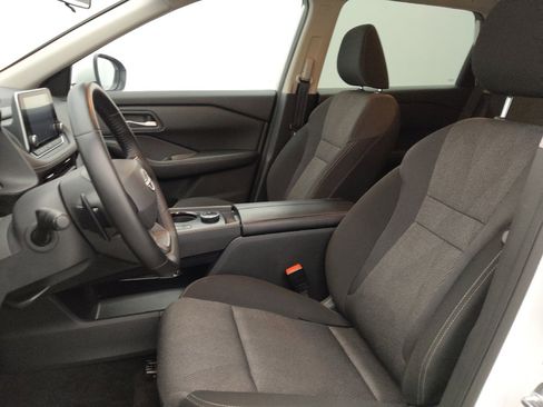 Used 2025 Nissan Rogue SV AWD/4WD image 17