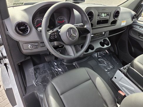 New 2025 Mercedes-Benz Sprinter 2500 image 12